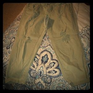 Distressed crop pants